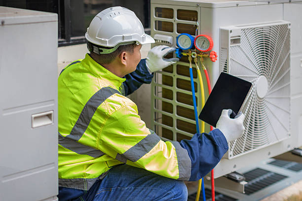 Professional Hvac technician working in Le Roy, IL